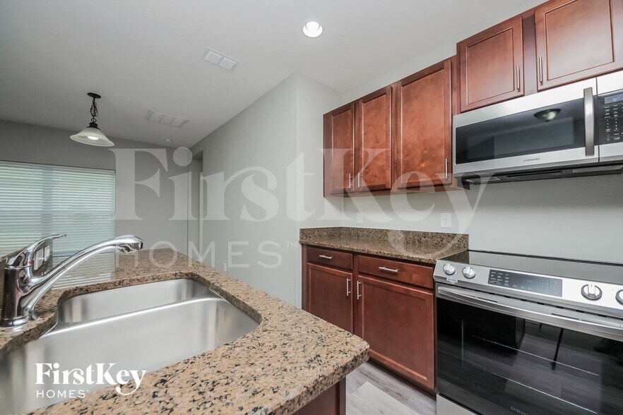 Building Photo - 347 Iron Wood Dr