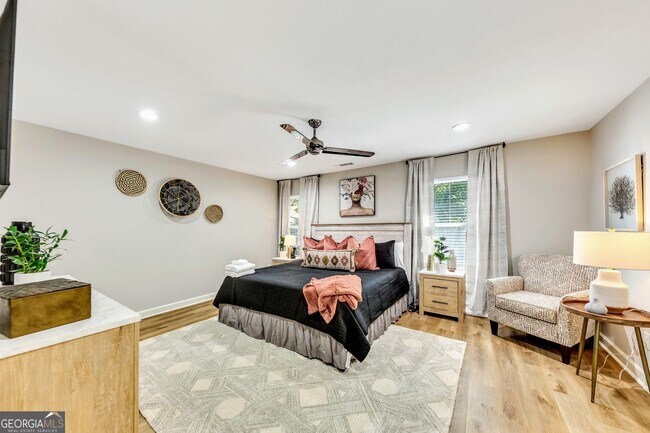 Building Photo - 1018 Falling Valley Ct SE