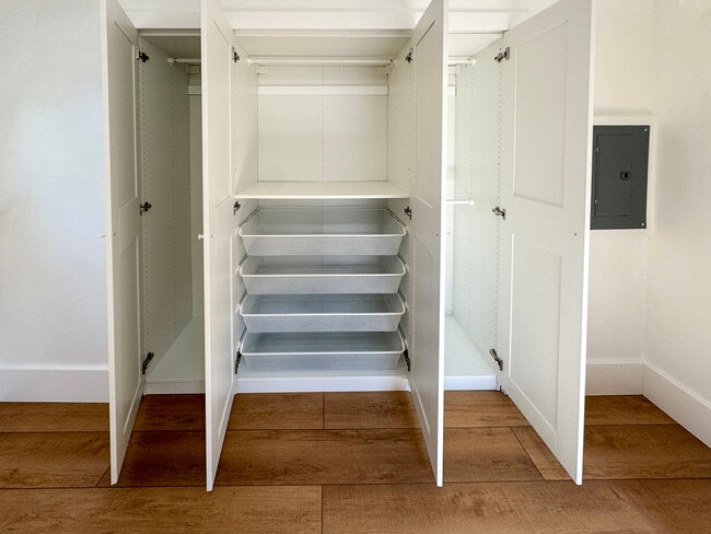 Building Photo - 332 N Smith St