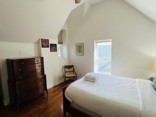 Building Photo - 3209 W Fairview Pl