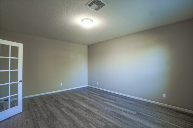 Building Photo - 8206 Jasmine Ct