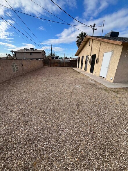 Building Photo - 2500 Bassler St