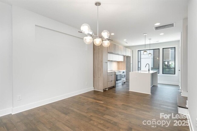 Building Photo - 1225 Minter Pl