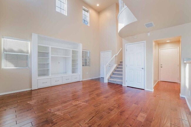 Building Photo - Elegant Open-Concept Home with Modern Touc...