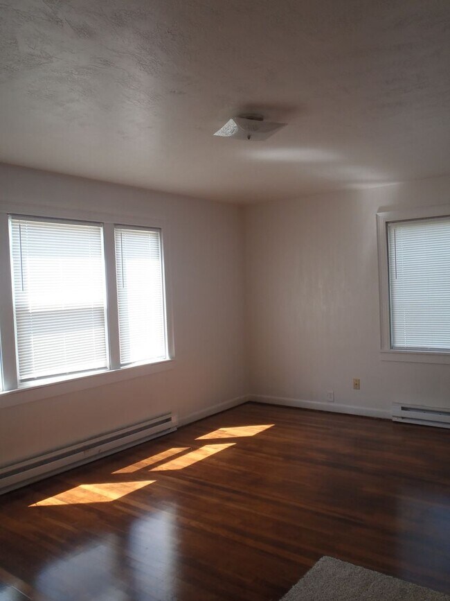 Building Photo - 2603