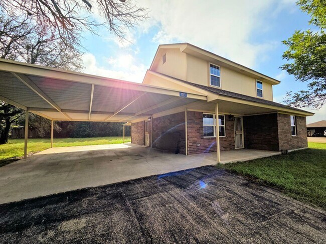Building Photo - Beautifully Renovated 2-Story Home in Kemp...