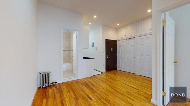 Building Photo - 2 bedroom in NEW YORK NY 10003