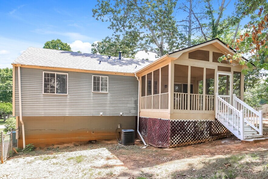 Building Photo - 6818 Graves Mill Dr