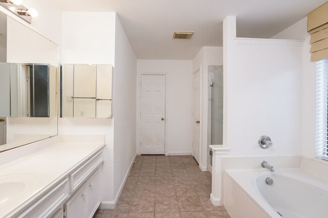 Building Photo - 110 Smokey Lake Ln