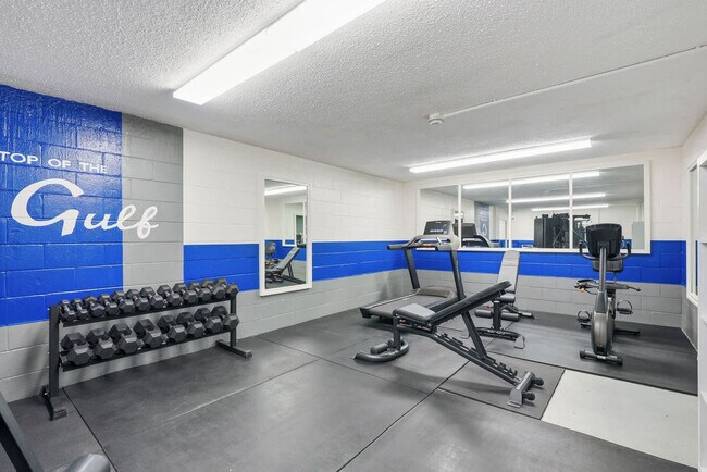 Building Photo - 8817 S Thomas Dr