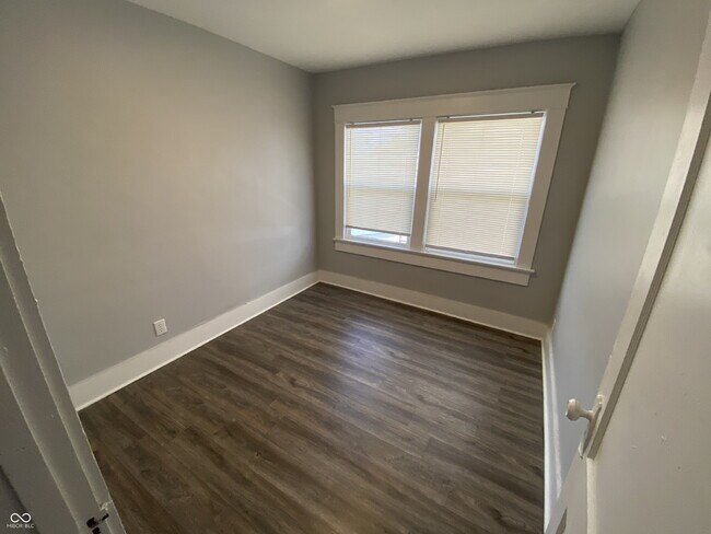 Building Photo - 129 W Hendricks St