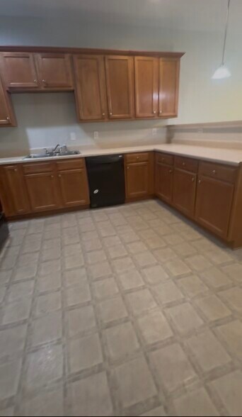 Building Photo - 8180 Oakley Cir