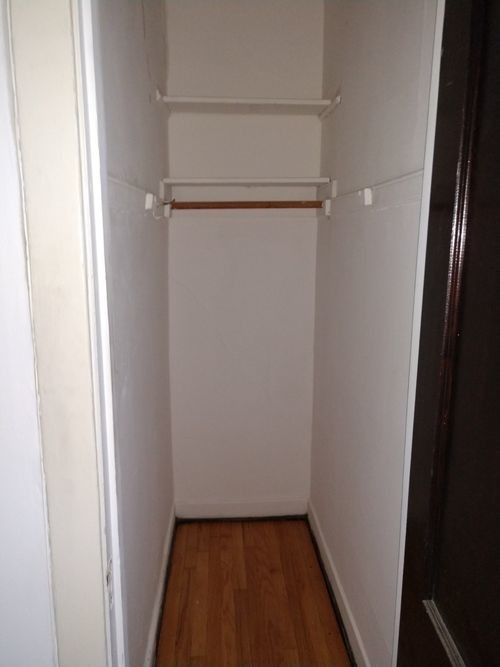 Building Photo - 1440 W Thorndale Ave