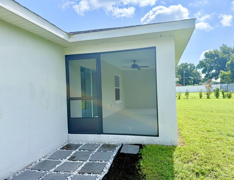 Building Photo - 2139 Sutton Ridge Ave