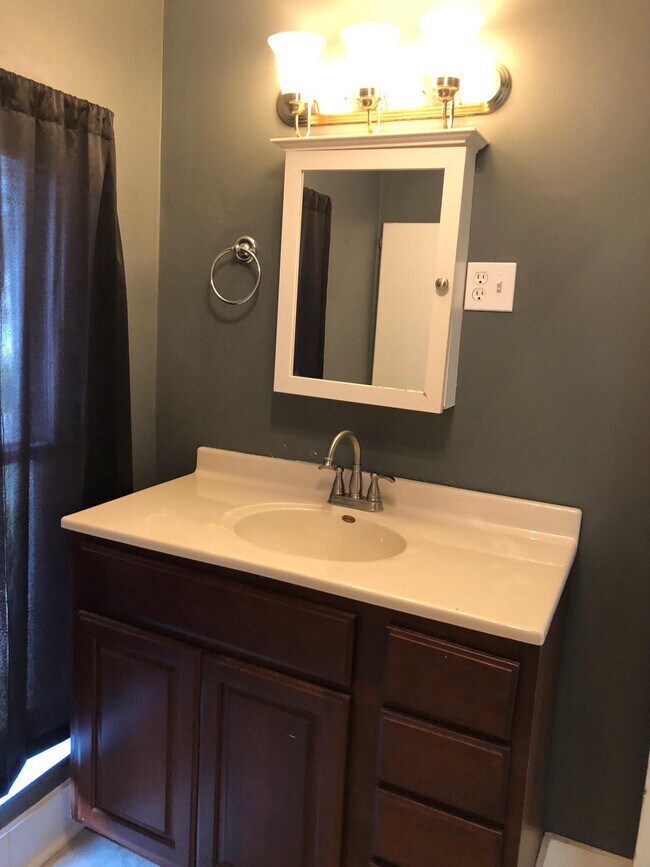 Bathroom - vanity - 1425 5th Ave