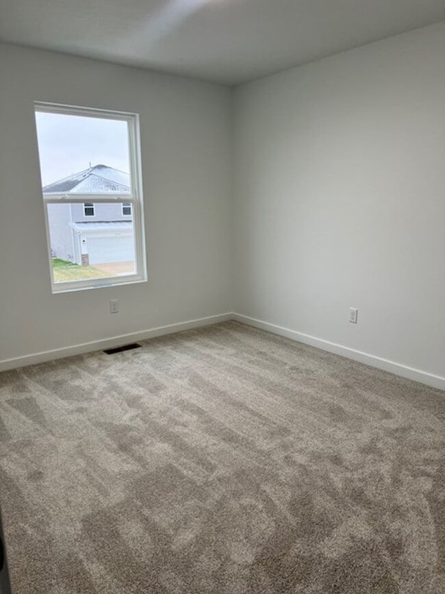 Building Photo - 4 BR HOME IN NIXA!