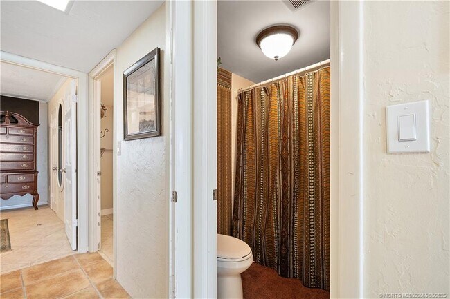 Building Photo - 10410 S Ocean Dr