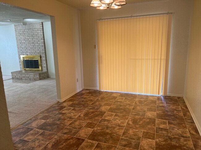 Building Photo - 2801 Schwald Rd - Call LONGHORN PROPERTIES...