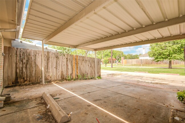 Building Photo - 12803 High Star Dr