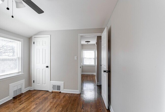 Building Photo - 2750 N 61st St