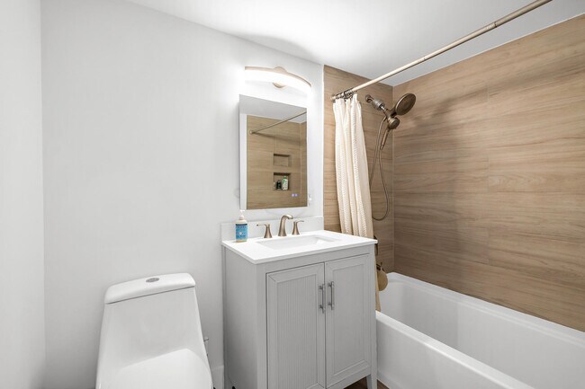 Building Photo - 924 SE 2nd St