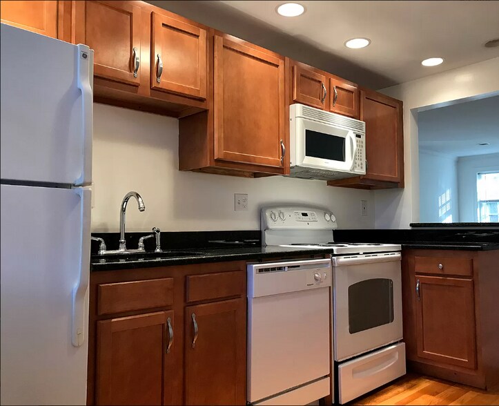 Building Photo - 67 Wyman St