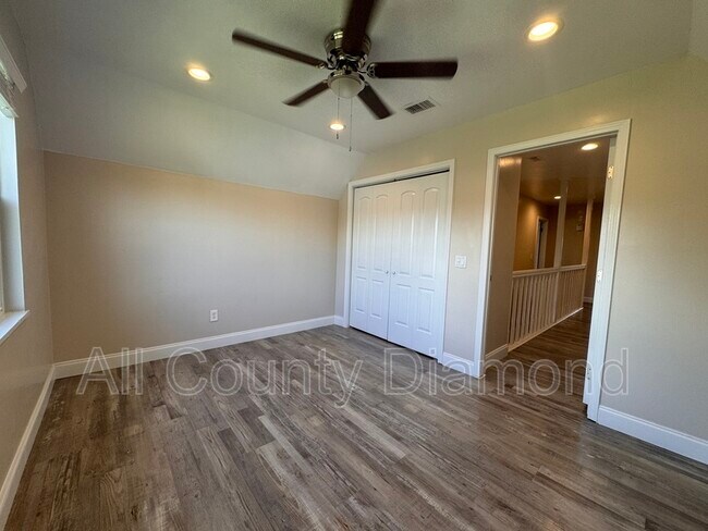 Building Photo - 607 Plantation Ct