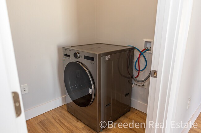 Building Photo - 100 W Union St