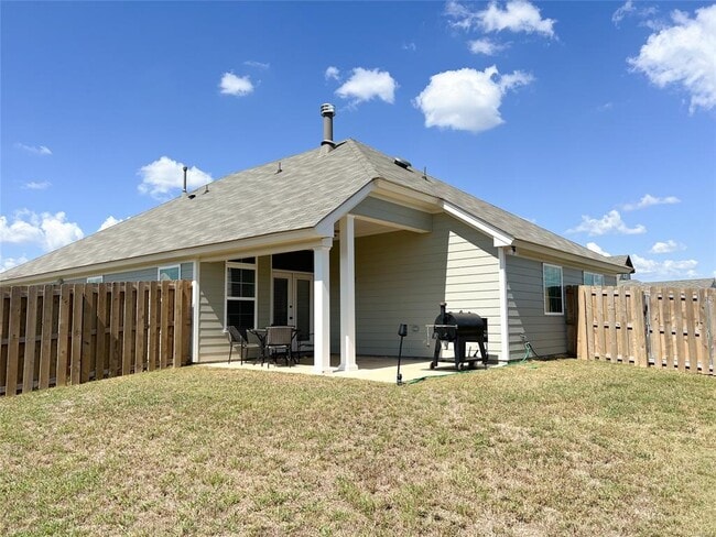 Building Photo - 901 Hedgefield Way