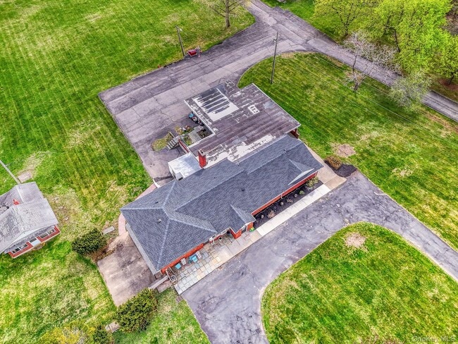 Building Photo - 353 Candlestick Hill Rd