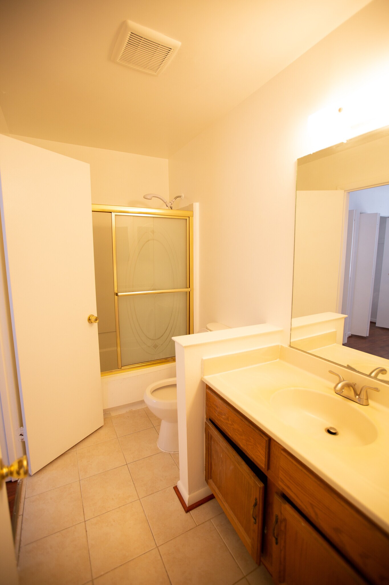 Building Photo - 15 Sugarland Square Ct
