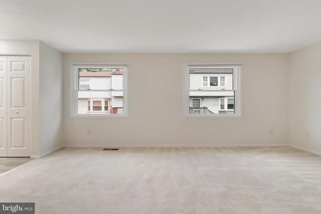 Building Photo - 141 W Annandale Rd