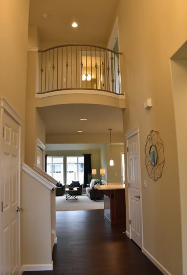 Building Photo - Main floor primary suite! 4 bedroom luxury...