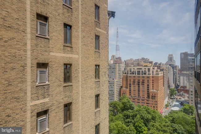 Building Photo - 224-30 W Rittenhouse Square