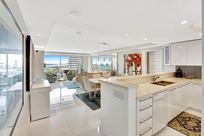 Building Photo - 2000 S Ocean Dr