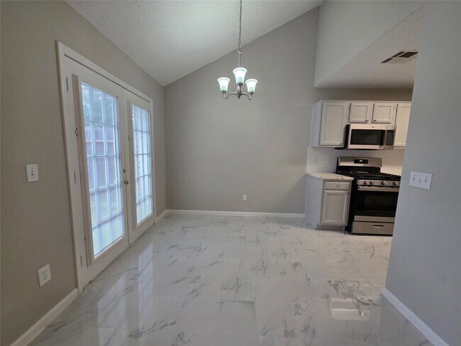 Building Photo - East Heatherock Circle, Sugar Land, TX 77479 - 3 BR 2 BA single-family home