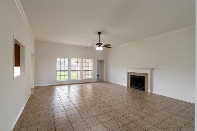 Building Photo - 1375 Selby Phillips Dr