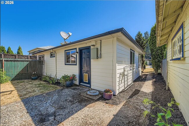 Building Photo - Ready Now - Just A Birdie Away from Rose City Golf Course!