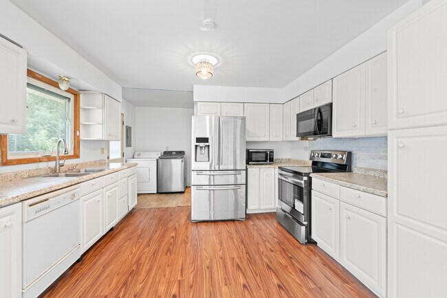 Building Photo - 109 Landmeier Rd