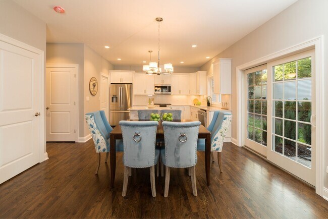 Building Photo - Luxury 3-Bed/1.5 Bath East Rock Condo Avai...