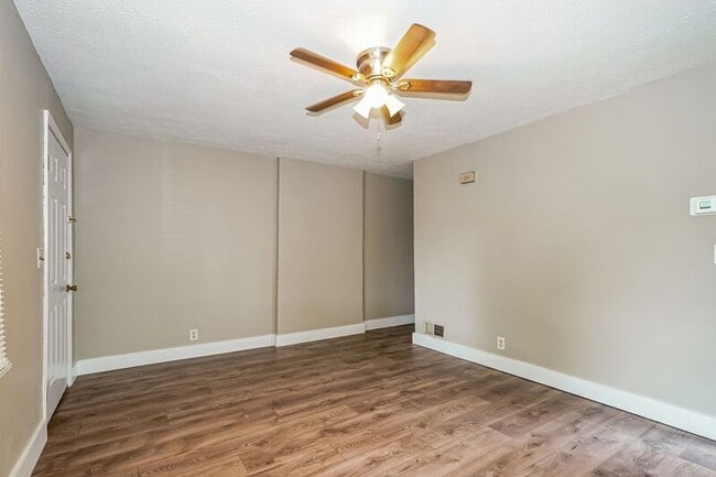 Building Photo - 2654 Avalon Pl