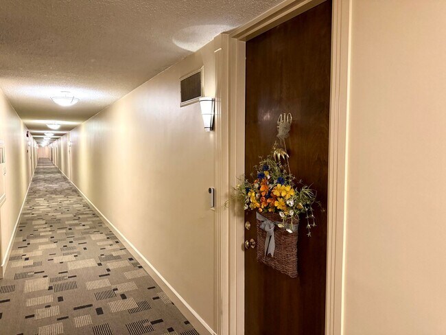 Building Photo - Waterfront Living in Naples - Furnished 2BD/2BA with Bay Views