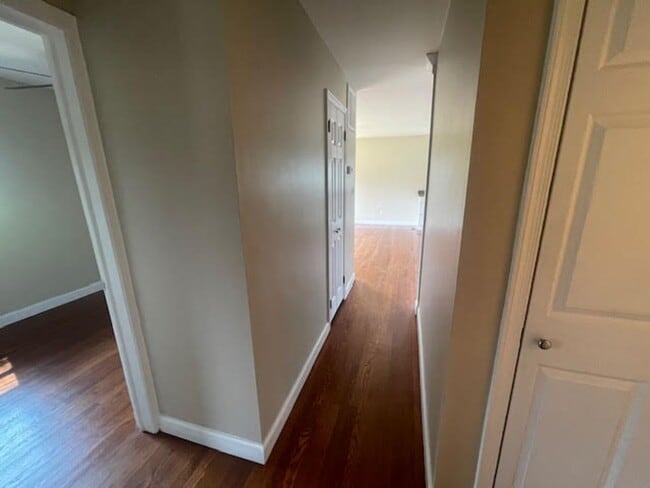 Building Photo - Three Bed Room Two Bath Single-Family Home