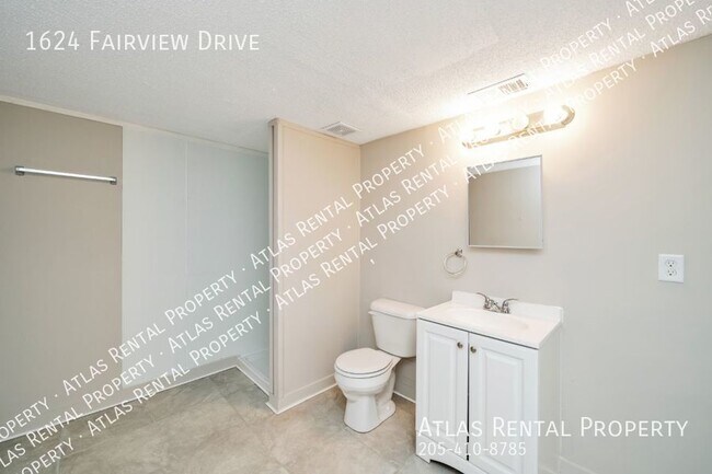 Building Photo - 1624 Fairview Dr