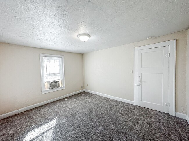 Building Photo - 508-508 Emerson Ave