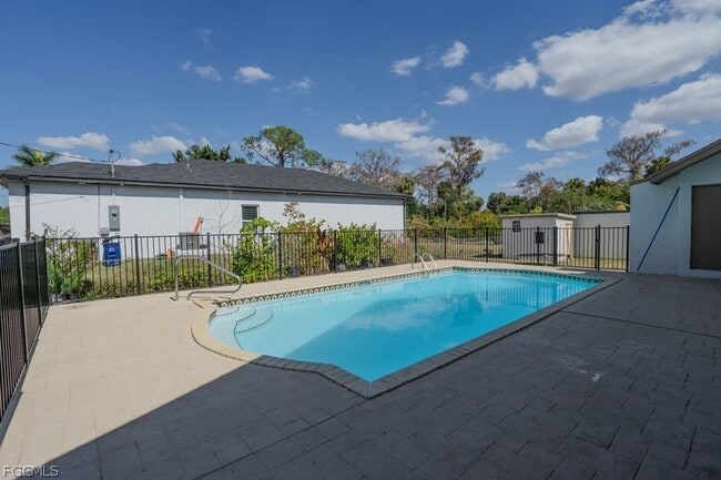 Building Photo - 599 Carolina Ave