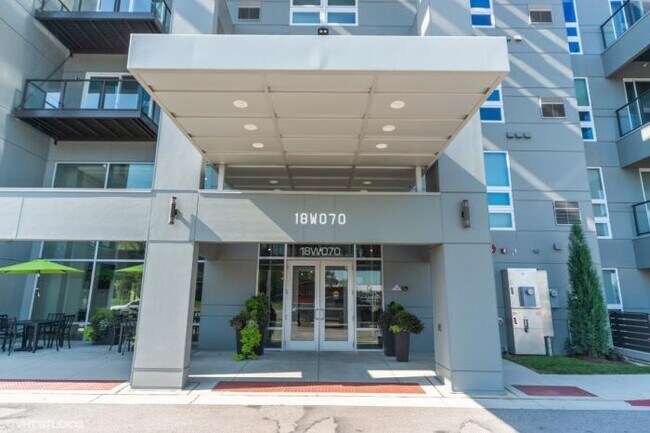 Building Photo - 2 bedroom in OAKBOOK TERRACE IL 60181