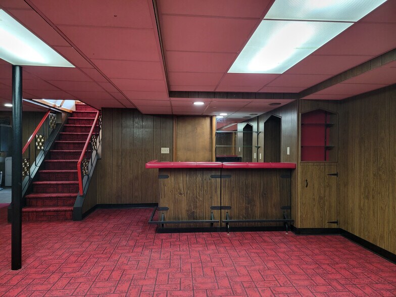 Building Photo - 137 N Hoover St