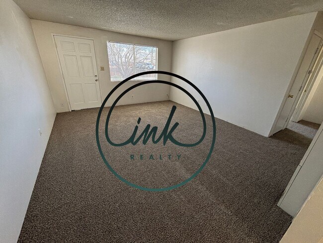 Building Photo - NO1404-1404 N. Edmonds Dr.