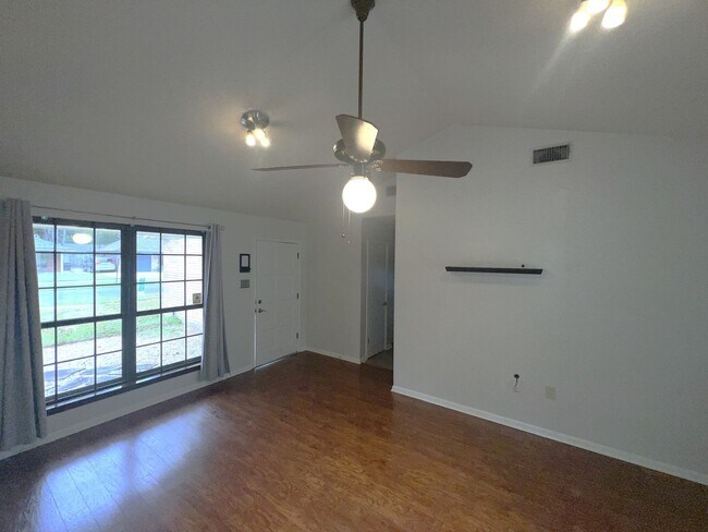 Building Photo - Siegen and Highland